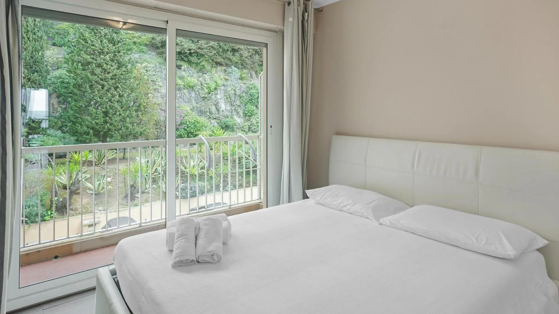 Vina Del Mare - Happy Rentals مينتون 0*,